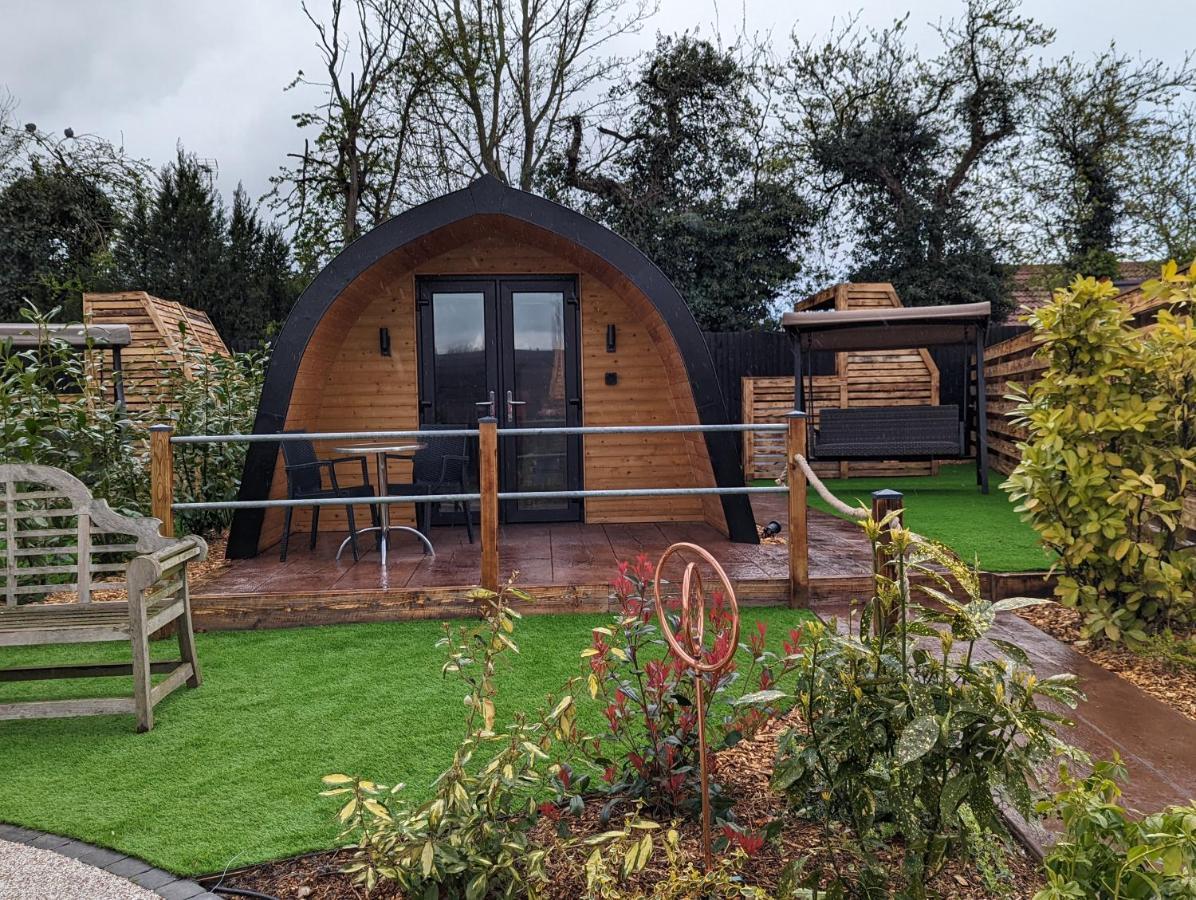 Peacock Lake Glamping Villa Nottingham Bagian luar foto