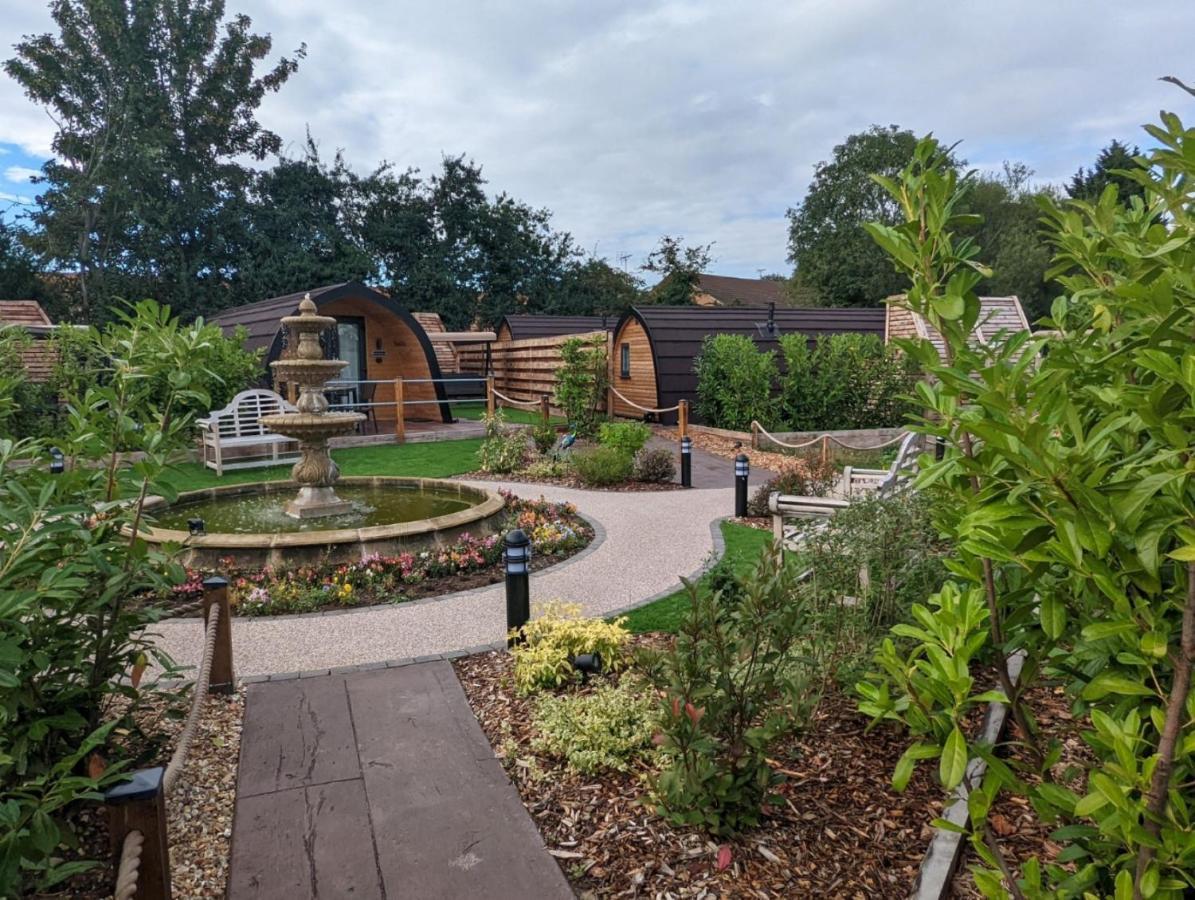 Peacock Lake Glamping Villa Nottingham Bagian luar foto