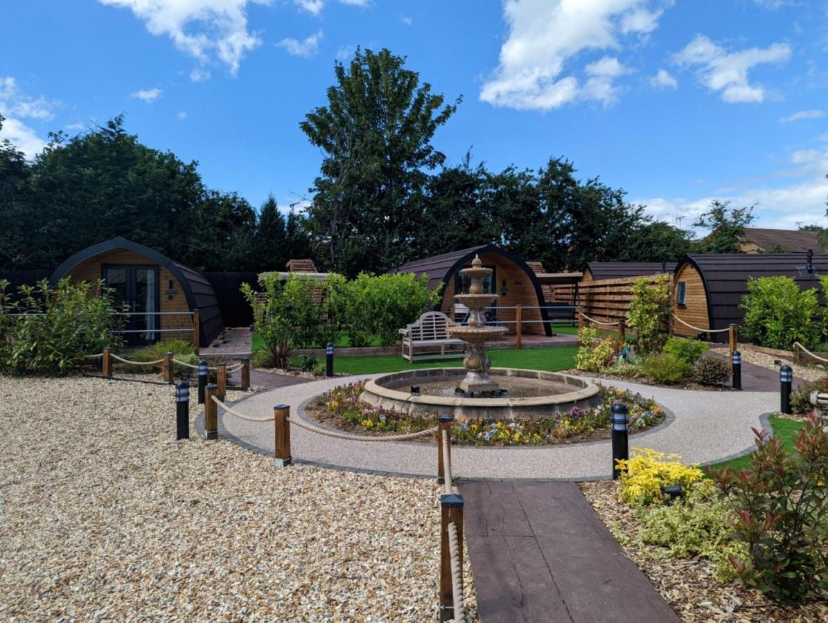 Peacock Lake Glamping Villa Nottingham Bagian luar foto